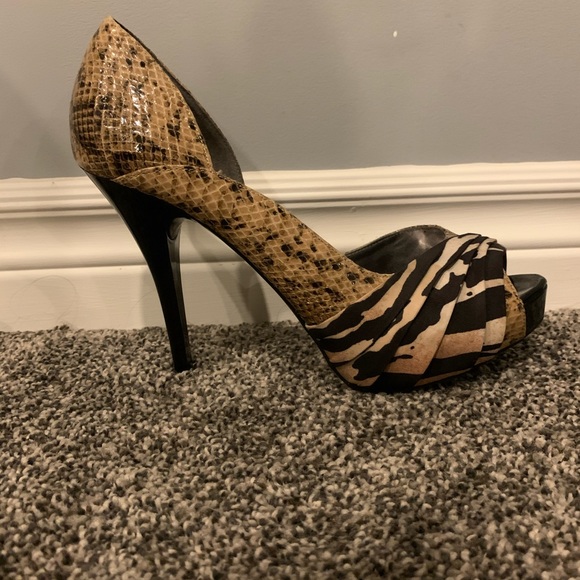Guess snake skin platform heels sz 8 1/2 - Picture 2 of 5
